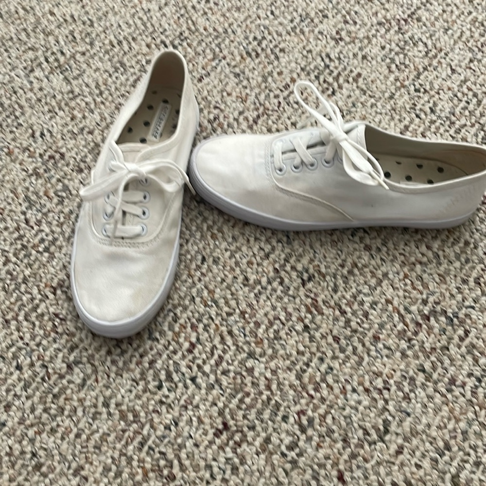 City Sneaks Brand White Lace Up Tennis Shoes. Size 7.5